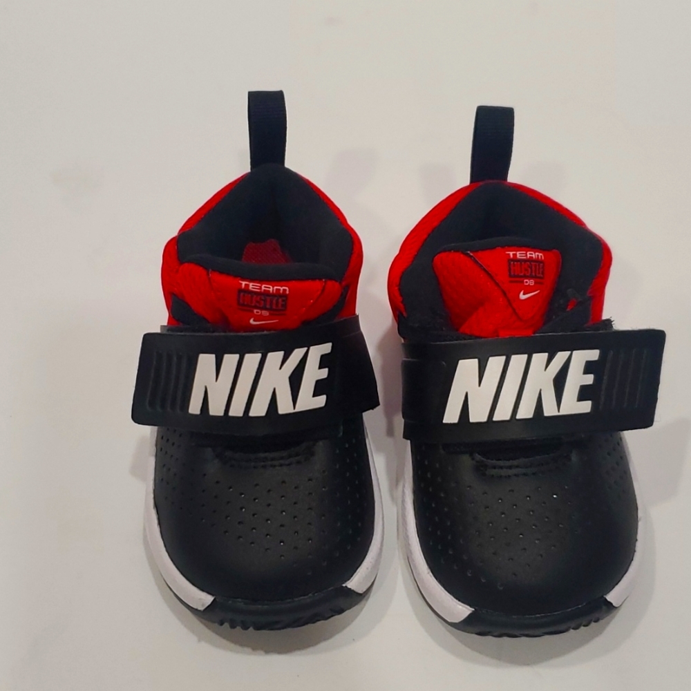 Nike Team Hustle D 8 toddler size 5